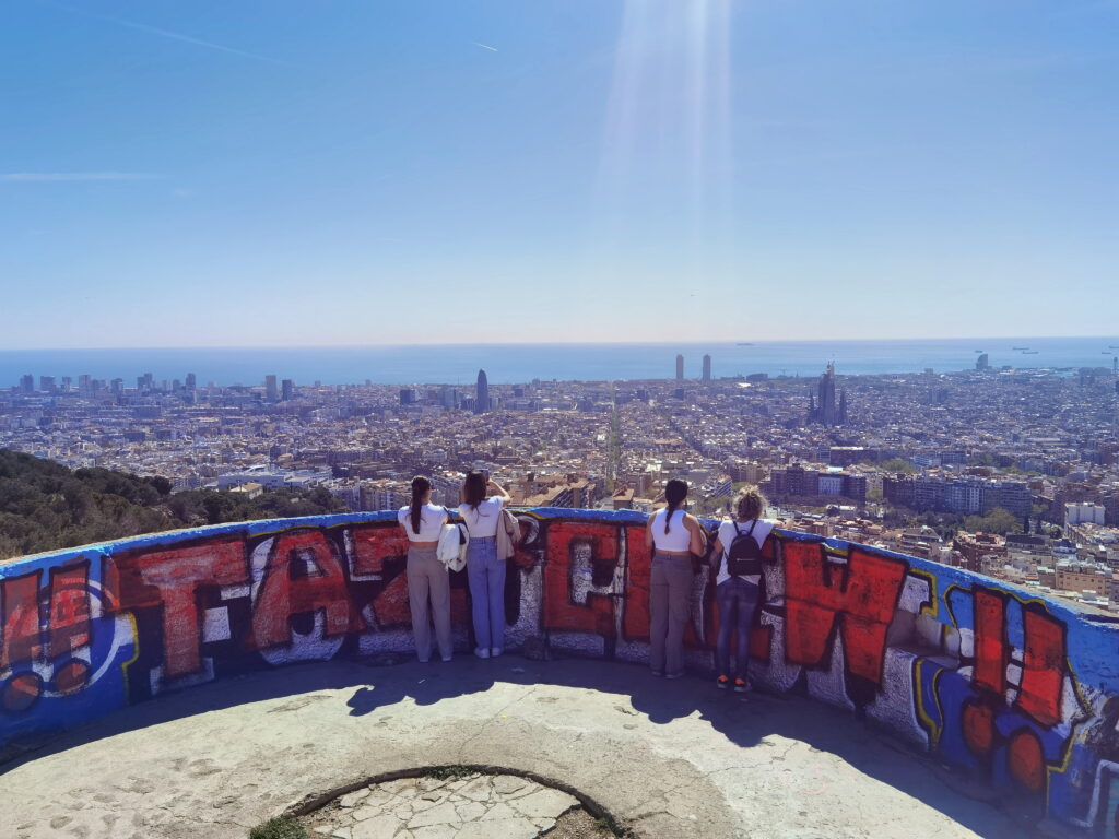 Barcelona Urlaubsziele - der Bunker del Carmel mit seiner atemberaubenden Aussicht